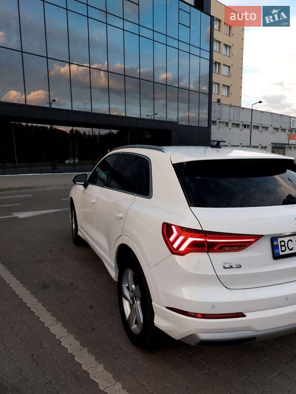 Внедорожник / Кроссовер Audi Q3 2021 в Львове