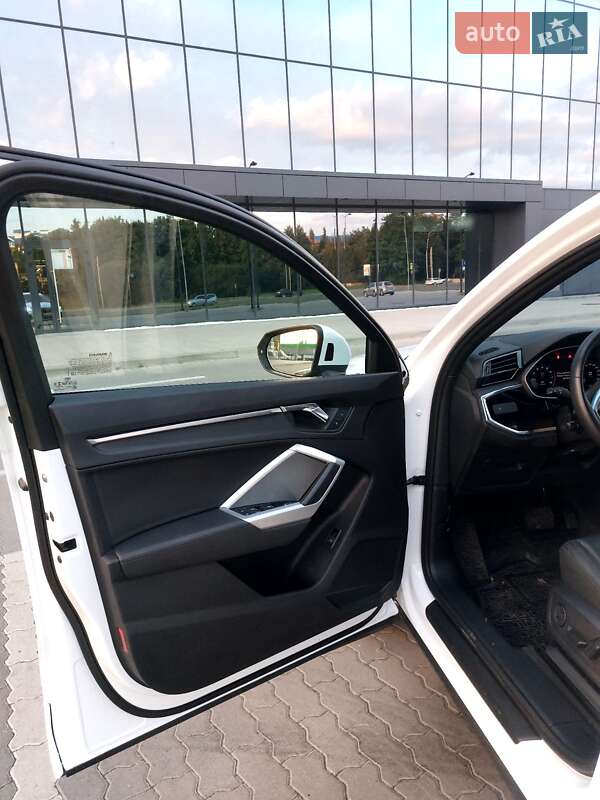 Внедорожник / Кроссовер Audi Q3 2021 в Львове