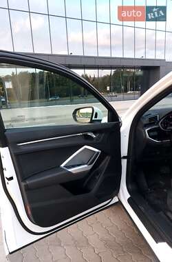 Внедорожник / Кроссовер Audi Q3 2021 в 