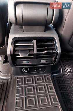 Внедорожник / Кроссовер Audi Q3 2021 в 