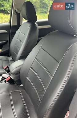 Внедорожник / Кроссовер Audi Q3 2013 в 