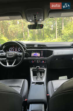 Внедорожник / Кроссовер Audi Q3 2021 в 