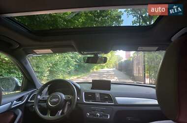 Внедорожник / Кроссовер Audi Q3 2017 в 