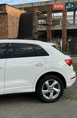 Внедорожник / Кроссовер Audi Q3 2019 в 