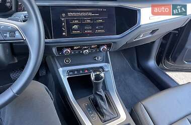 Внедорожник / Кроссовер Audi Q3 2021 в 