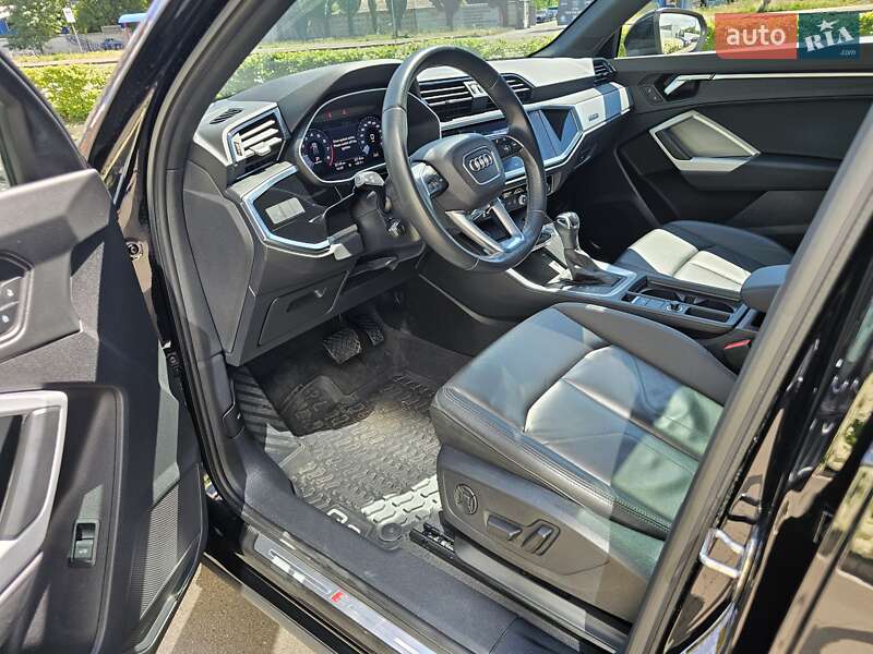 Внедорожник / Кроссовер Audi Q3 2020 в Киеве