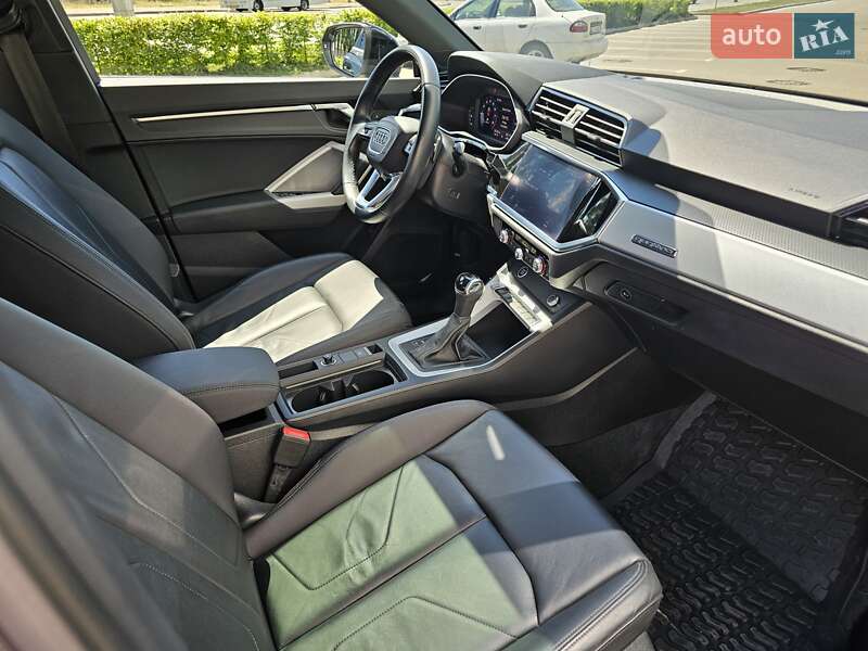 Внедорожник / Кроссовер Audi Q3 2020 в Киеве