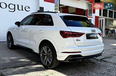 Внедорожник / Кроссовер Audi Q3 2021 в 