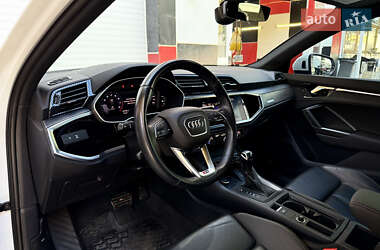Внедорожник / Кроссовер Audi Q3 2021 в 
