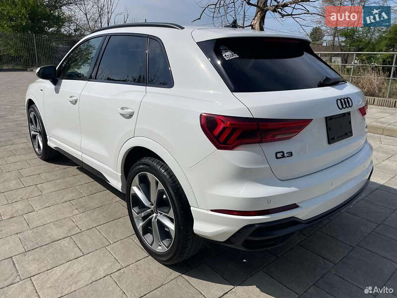 Внедорожник / Кроссовер Audi Q3 2023 в Львове
