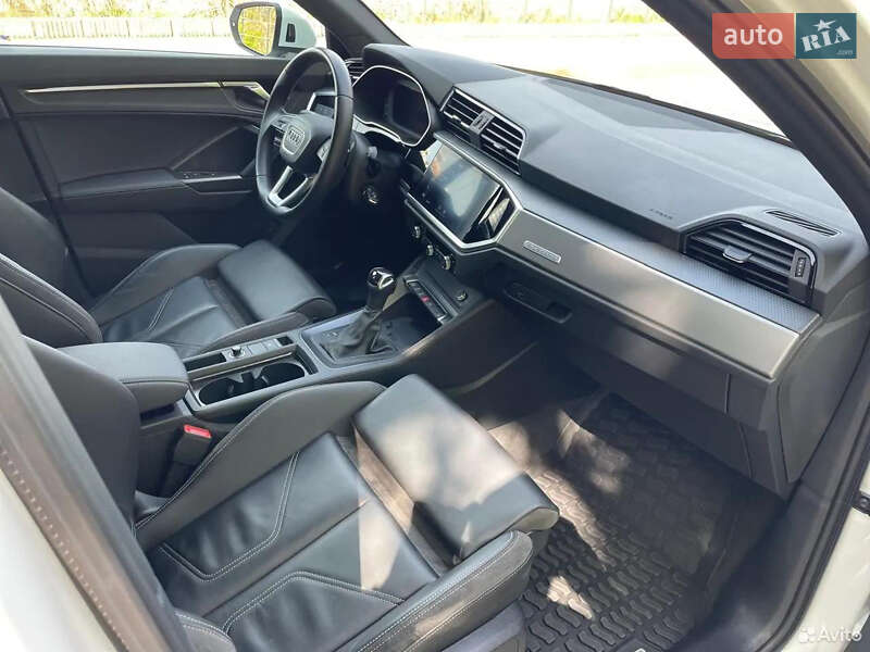 Внедорожник / Кроссовер Audi Q3 2023 в Львове