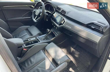Внедорожник / Кроссовер Audi Q3 2023 в 