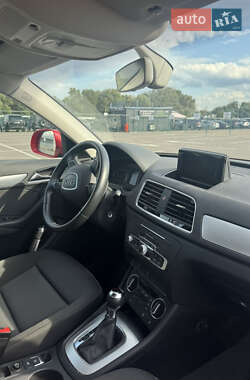 Позашляховик / Кросовер Audi Q3 2016 в 