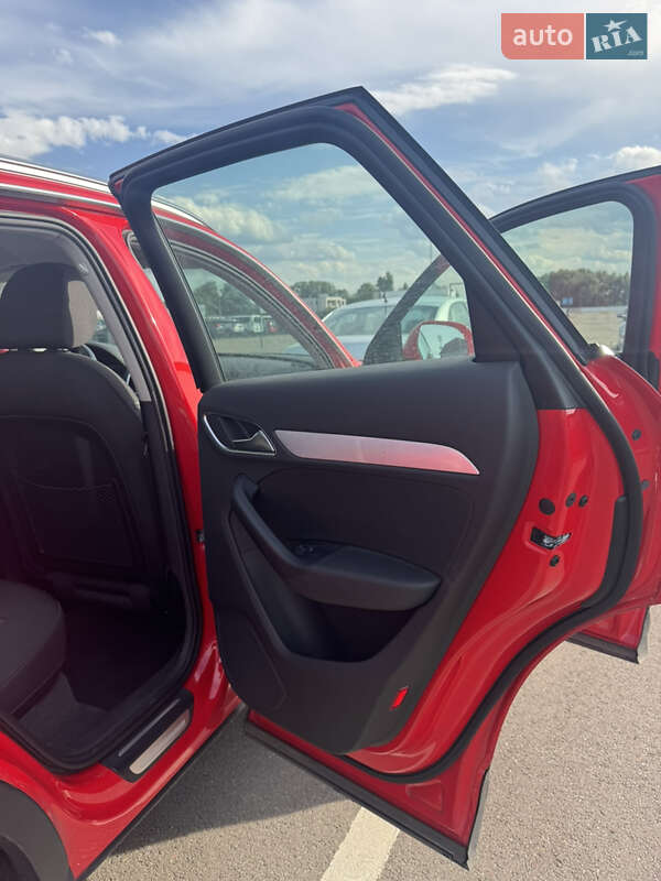 Внедорожник / Кроссовер Audi Q3 2016 в Киеве