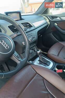 Позашляховик / Кросовер Audi Q3 2017 в 