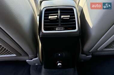 Позашляховик / Кросовер Audi Q3 2018 в 