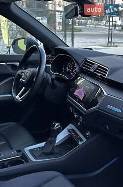 Позашляховик / Кросовер Audi Q3 2020 в 