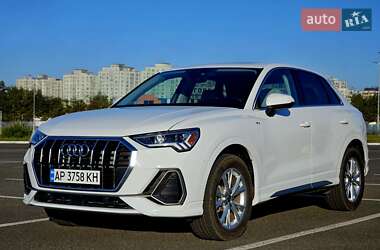 Внедорожник / Кроссовер Audi Q3 2022 в 