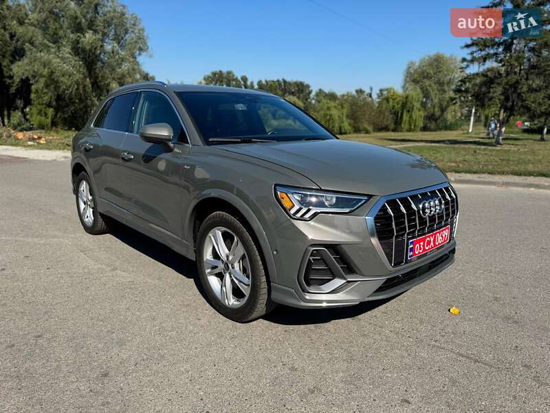 Внедорожник / Кроссовер Audi Q3 2024 в 