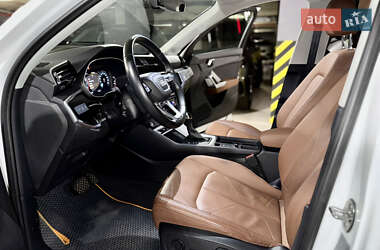 Внедорожник / Кроссовер Audi Q3 2022 в 