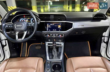 Внедорожник / Кроссовер Audi Q3 2022 в 