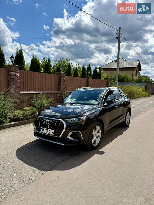 Внедорожник / Кроссовер Audi Q3 2020 в 