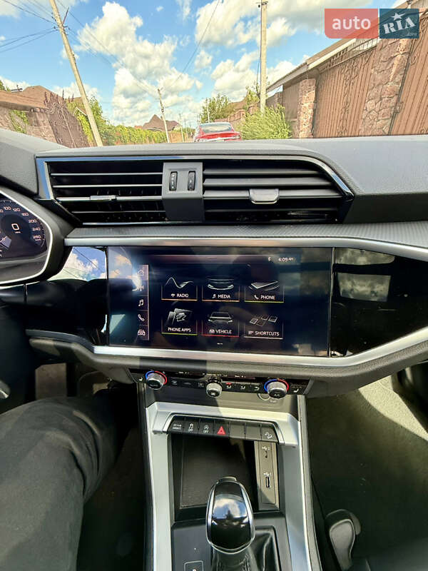 Внедорожник / Кроссовер Audi Q3 2020 в Житомире