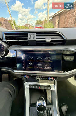 Внедорожник / Кроссовер Audi Q3 2020 в 