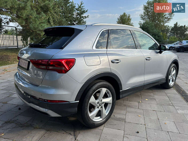 Внедорожник / Кроссовер Audi Q3 2020 в Киеве