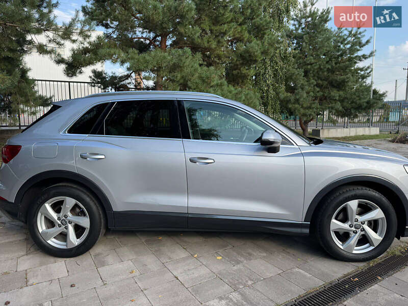 Внедорожник / Кроссовер Audi Q3 2020 в Киеве