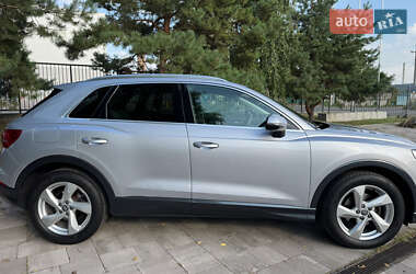 Внедорожник / Кроссовер Audi Q3 2020 в 