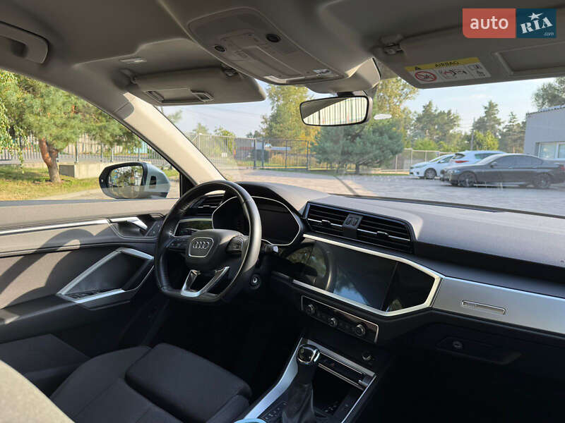 Внедорожник / Кроссовер Audi Q3 2020 в Киеве