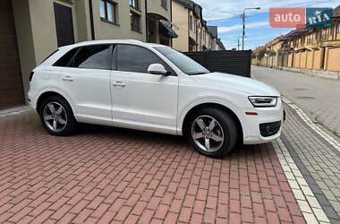 Позашляховик / Кросовер Audi Q3 2015 в 