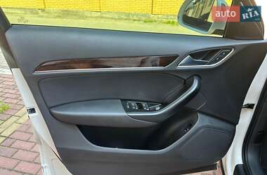 Позашляховик / Кросовер Audi Q3 2015 в 