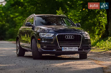 Позашляховик / Кросовер Audi Q3 2015 в 
