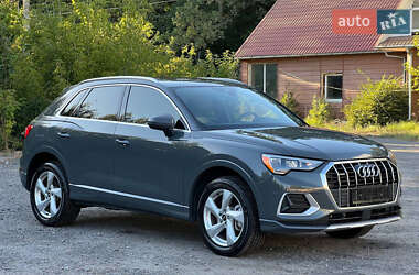 Внедорожник / Кроссовер Audi Q3 2021 в 