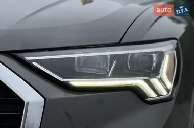 Позашляховик / Кросовер Audi Q3 2019 в 