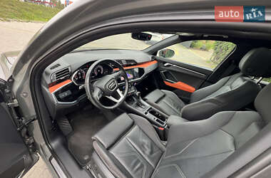 Позашляховик / Кросовер Audi Q3 2019 в 