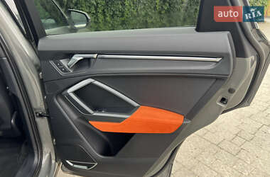 Позашляховик / Кросовер Audi Q3 2019 в 