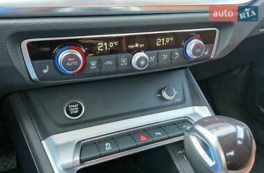 Позашляховик / Кросовер Audi Q3 2023 в 
