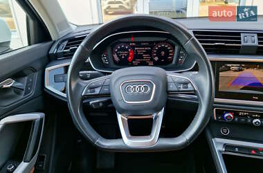 Позашляховик / Кросовер Audi Q3 2023 в 