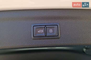 Позашляховик / Кросовер Audi Q3 2023 в 