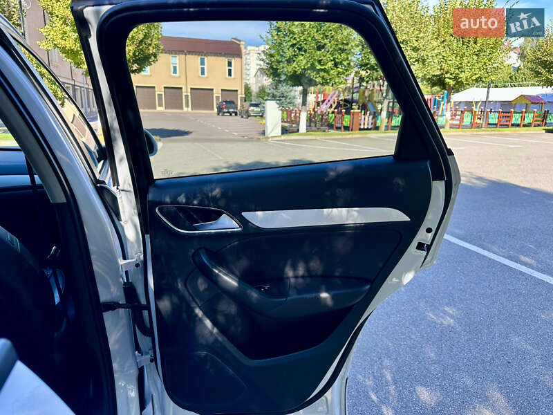 Внедорожник / Кроссовер Audi Q3 2017 в Киеве