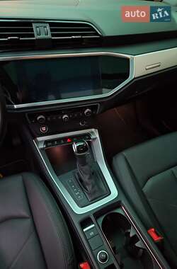 Внедорожник / Кроссовер Audi Q3 2021 в 