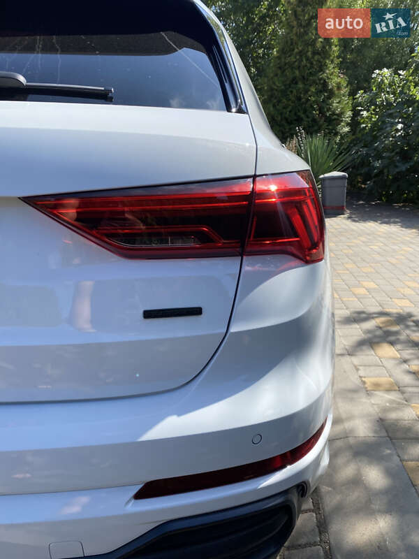 Позашляховик / Кросовер Audi Q3 2019 в Одесі
