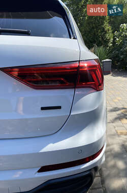 Внедорожник / Кроссовер Audi Q3 2019 в 
