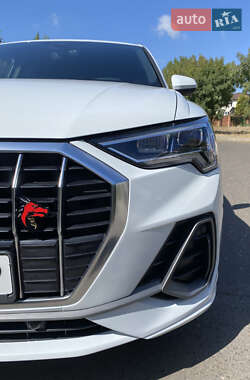 Внедорожник / Кроссовер Audi Q3 2019 в 