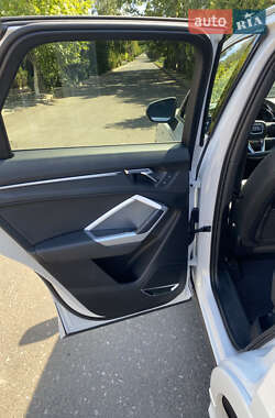 Внедорожник / Кроссовер Audi Q3 2019 в 
