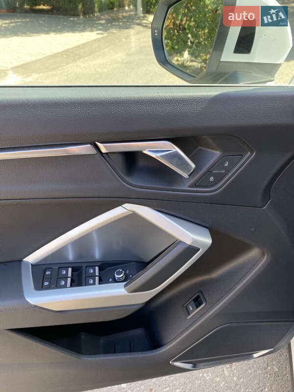Позашляховик / Кросовер Audi Q3 2019 в Одесі
