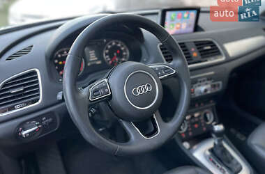 Позашляховик / Кросовер Audi Q3 2016 в 